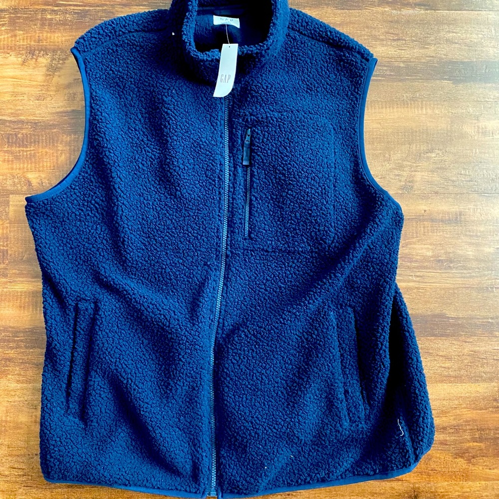 GAP Sherpa vest. Navy blue. Size XL. Tags on it